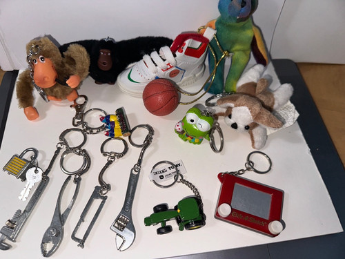 Lot novelty keychains - lot, 13